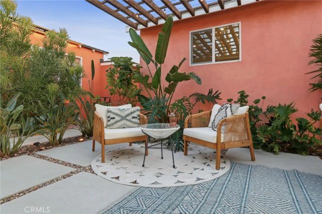 6035 Case, North Hollywood, CA 91606