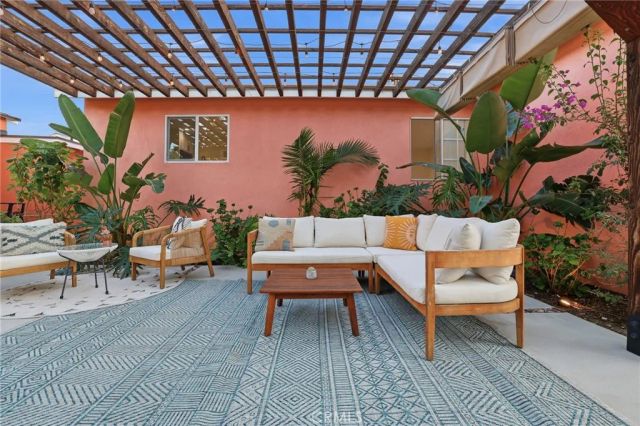 6035 Case, North Hollywood, CA 91606