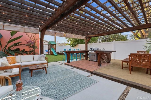 6035 Case, North Hollywood, CA 91606