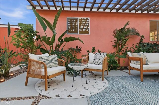 6035 Case, North Hollywood, CA 91606