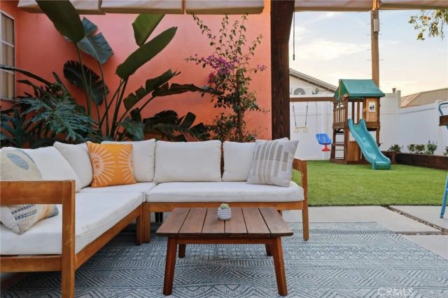 6035 Case, North Hollywood, CA 91606