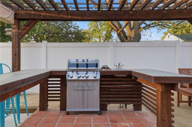 6035 Case, North Hollywood, CA 91606