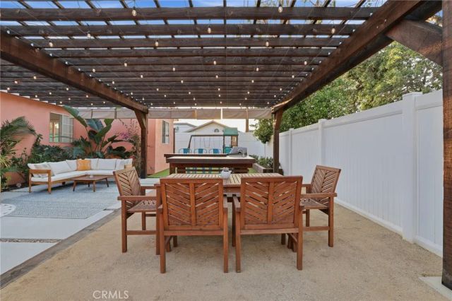 6035 Case, North Hollywood, CA 91606