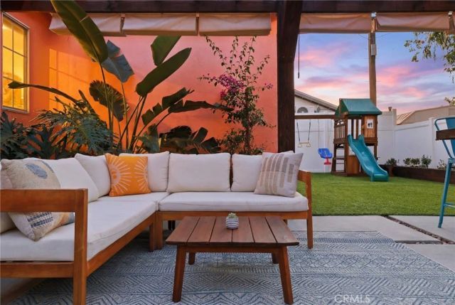 6035 Case, North Hollywood, CA 91606