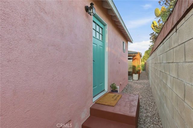 6035 Case, North Hollywood, CA 91606