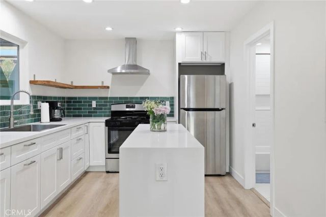 6035 Case, North Hollywood, CA 91606