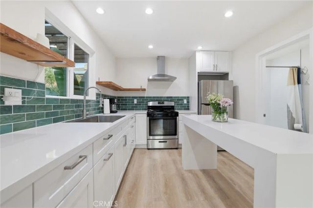 6035 Case, North Hollywood, CA 91606