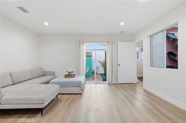 6035 Case, North Hollywood, CA 91606