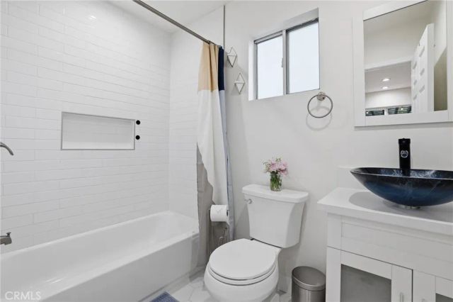 6035 Case, North Hollywood, CA 91606