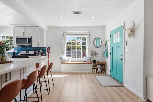 6035 Case, North Hollywood, CA 91606