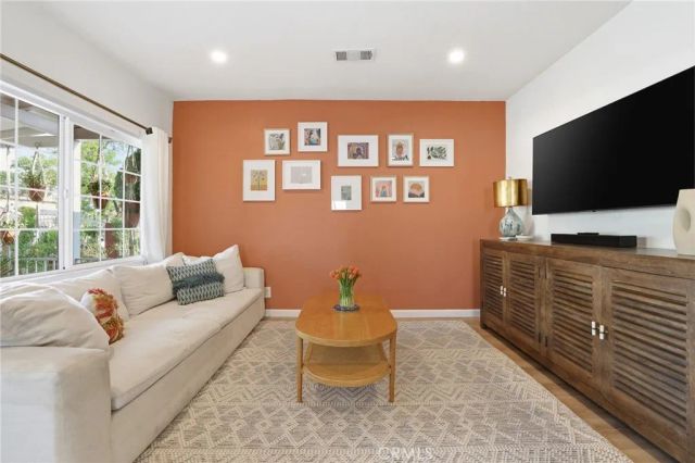 6035 Case, North Hollywood, CA 91606