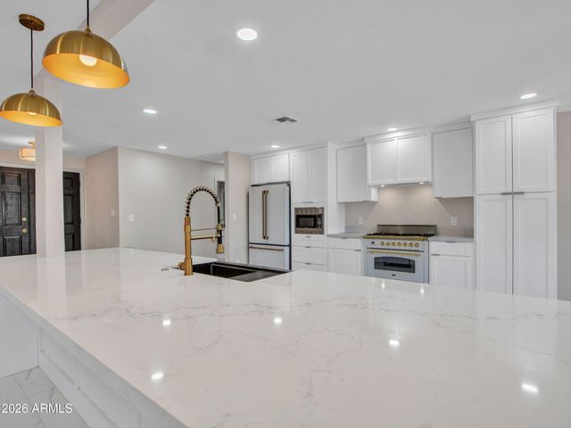 297 S HACIENDA Circle, Litchfield Park, AZ 85340