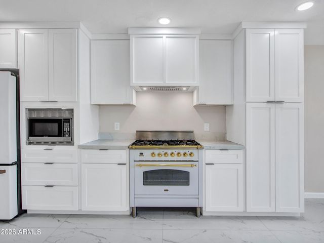 297 S HACIENDA Circle, Litchfield Park, AZ 85340