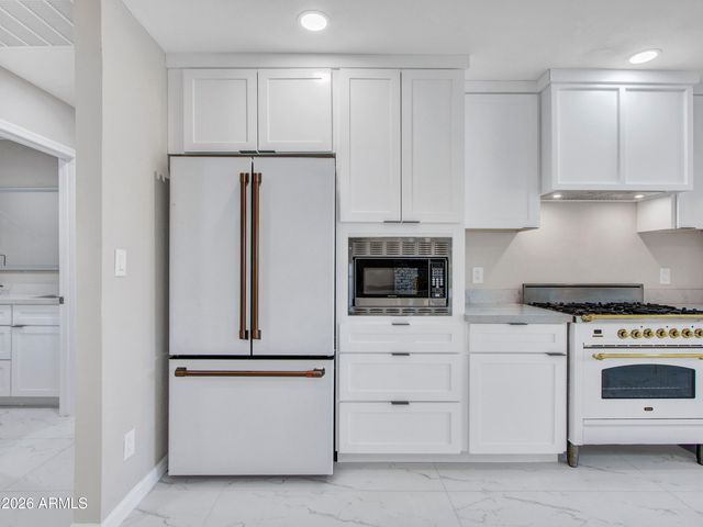 297 S HACIENDA Circle, Litchfield Park, AZ 85340