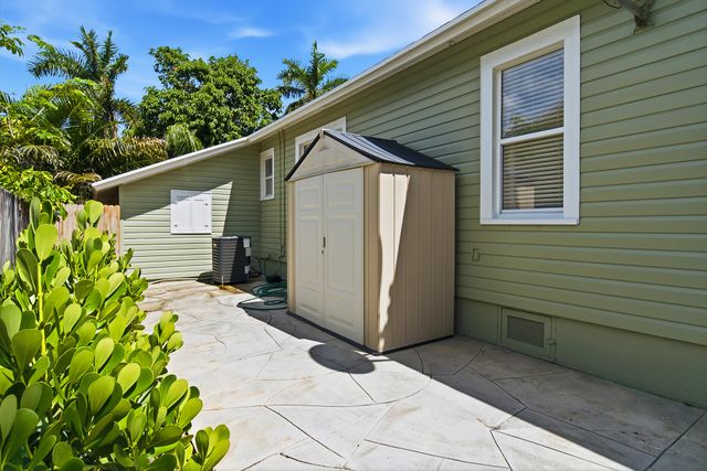 1424 S PALMWAY, Lake Worth Beach, FL 33460
