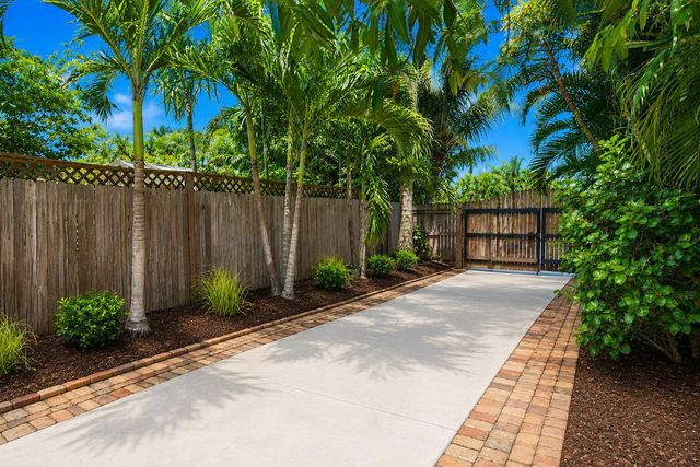 1424 S PALMWAY, Lake Worth Beach, FL 33460
