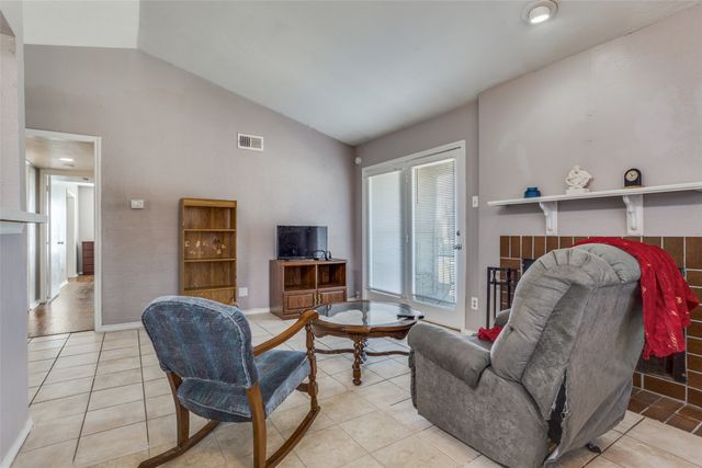 5913 Lake Hubbard Parkway 221, Garland, TX 75043