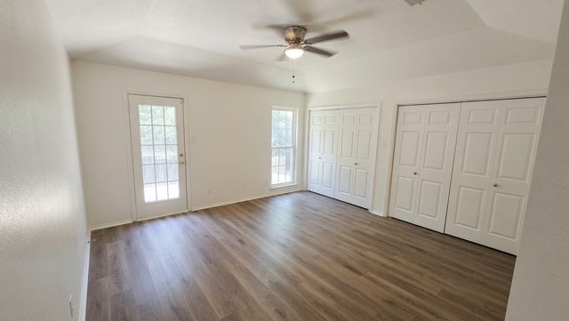 215 Mountainview Drive, Hurst, TX 76054