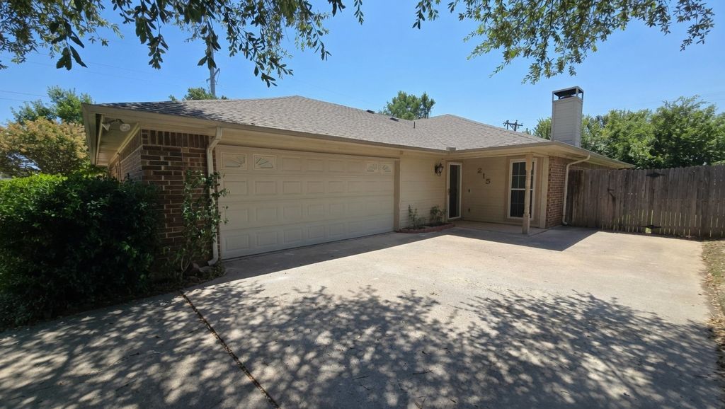 215 Mountainview Drive, Hurst, TX 76054