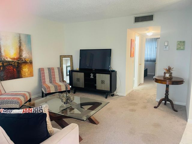 624 SNUG HARBOR Drive B7, Boynton Beach, FL 33435