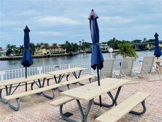 624 SNUG HARBOR Drive B7, Boynton Beach, FL 33435