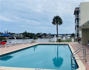 624 SNUG HARBOR Drive B7, Boynton Beach, FL 33435
