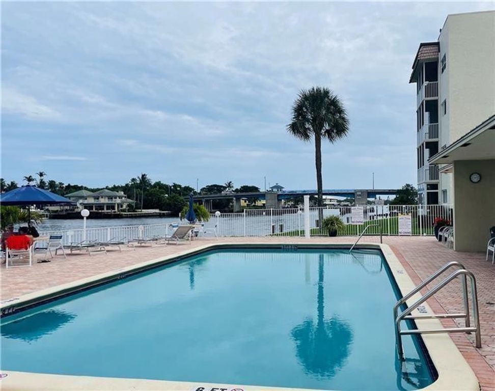 624 SNUG HARBOR Drive B7, Boynton Beach, FL 33435