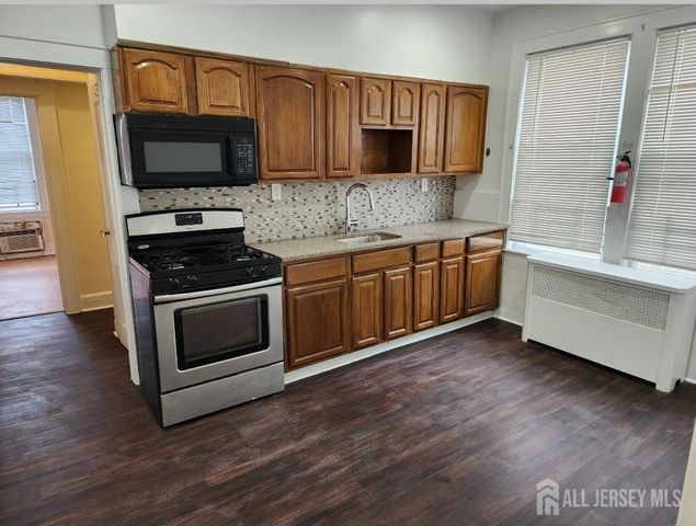 196 W End W Avenue, Newark, NJ 07106