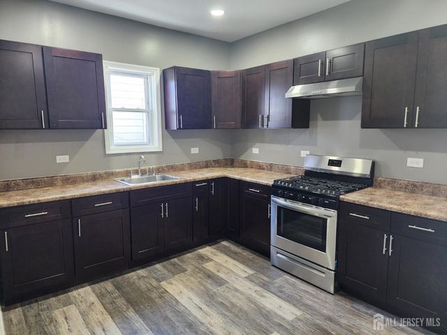 196 W End W Avenue, Newark, NJ 07106