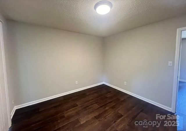 1090 7th Avenue NW 14, Hickory, NC 28601