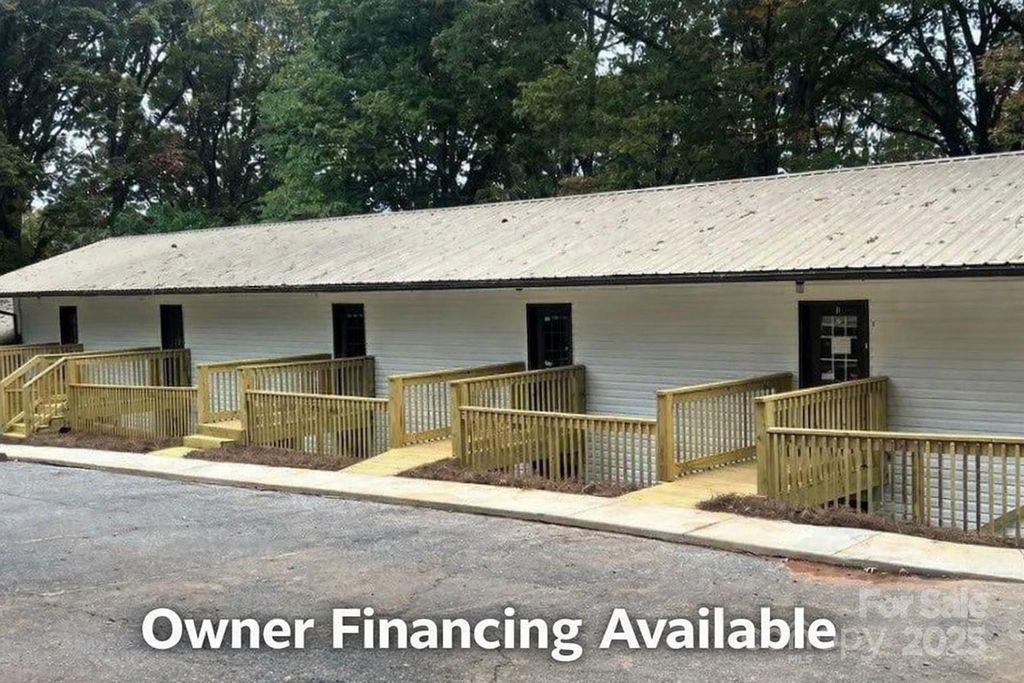 1090 7th Avenue NW 14, Hickory, NC 28601