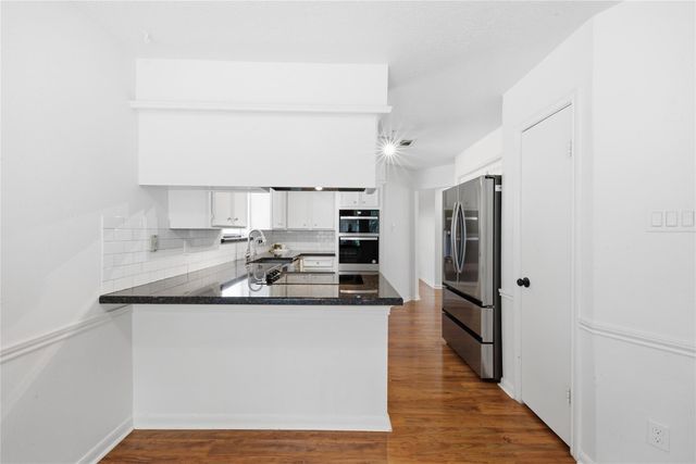 518 Rozelle Avenue, Sugar Land, TX 77498