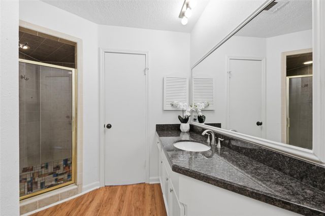 518 Rozelle Avenue, Sugar Land, TX 77498