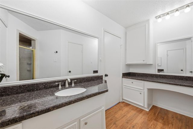 518 Rozelle Avenue, Sugar Land, TX 77498