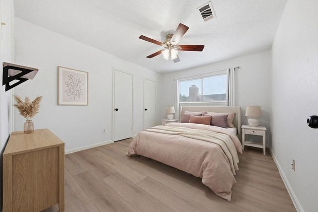518 Rozelle Avenue, Sugar Land, TX 77498