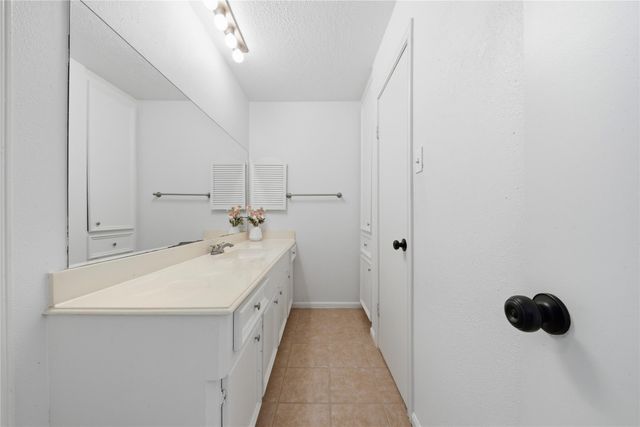 518 Rozelle Avenue, Sugar Land, TX 77498