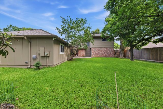518 Rozelle Avenue, Sugar Land, TX 77498