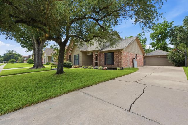 518 Rozelle Avenue, Sugar Land, TX 77498