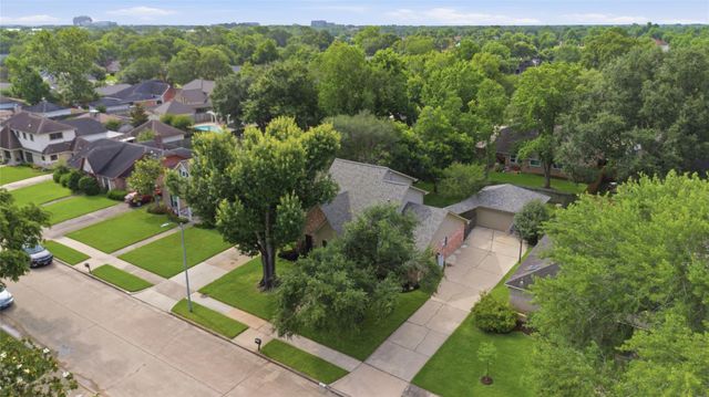 518 Rozelle Avenue, Sugar Land, TX 77498