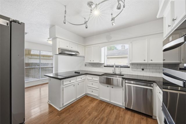 518 Rozelle Avenue, Sugar Land, TX 77498