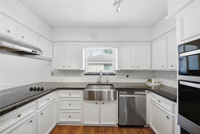 518 Rozelle Avenue, Sugar Land, TX 77498