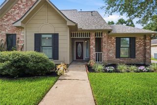 518 Rozelle Avenue, Sugar Land, TX 77498
