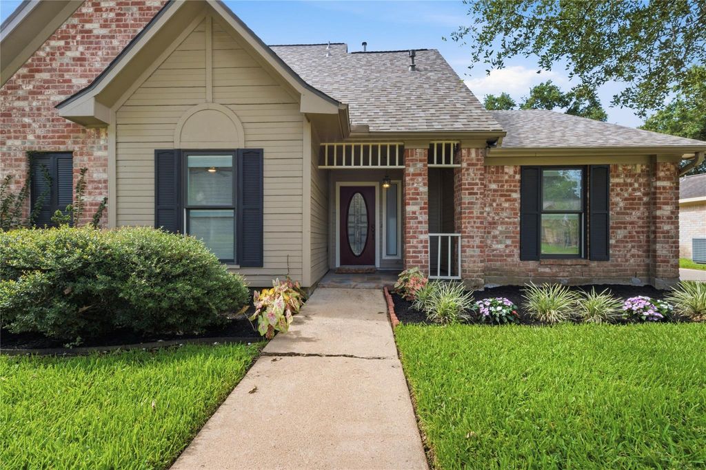 518 Rozelle Avenue, Sugar Land, TX 77498