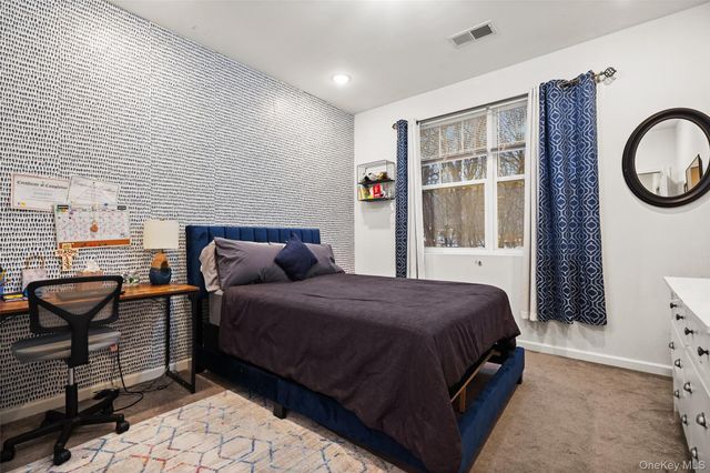 28 Magnolia Park, Middletown, NY 10940