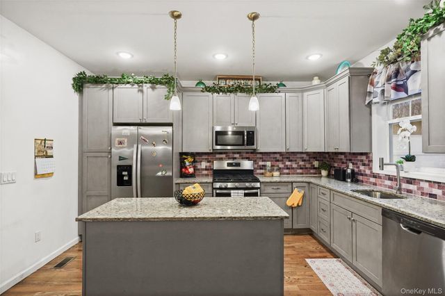 28 Magnolia Park, Middletown, NY 10940