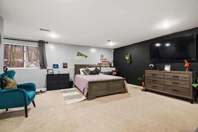 28 Magnolia Park, Middletown, NY 10940