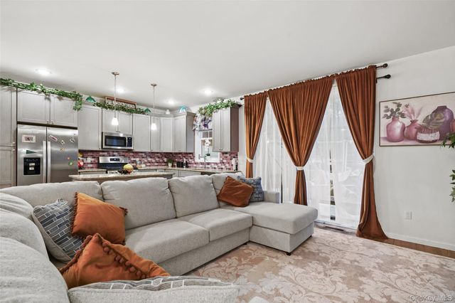 28 Magnolia Park, Middletown, NY 10940