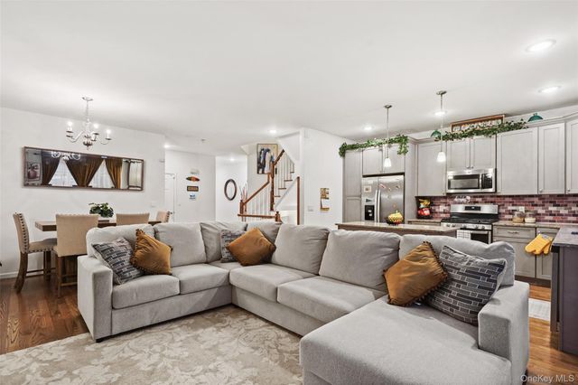 28 Magnolia Park, Middletown, NY 10940