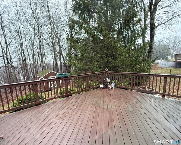 26 Geraldine Drive, Naugatuck, CT 06770