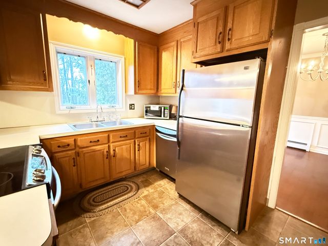 26 Geraldine Drive, Naugatuck, CT 06770